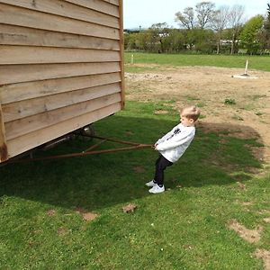 Willa Under The Stars Shepherds Huts At Harbors Lake Newchurch  Exterior photo