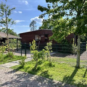 Willa Vrijstaand Chalet Met Veel Buitenruimte En Veranda Zuid-Scharwoude Exterior photo