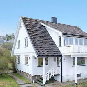 Apartament Familievennlig Med Hage Og Fjordutsikt Horten Exterior photo