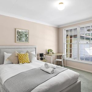Private Room In Pymble Near Train & Bus Sleeps 2 Exterior photo