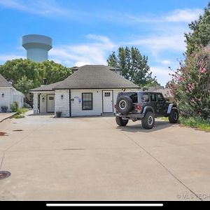 Cozy Private Suite 5 Min From Saint Francis Hospital And Woodland Hills Mall Tulsa Exterior photo