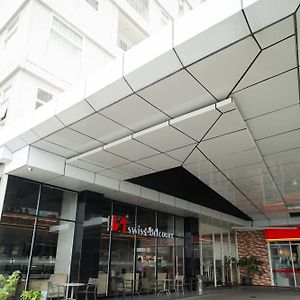 Hotel Swiss-Belcourt Serpong Exterior photo