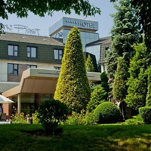 Booking Hotel Crown Piast & Spa Kraków Exterior photo