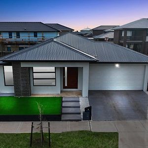 Charming Deanside Home With Cosy Vibes Caroline Springs Exterior photo