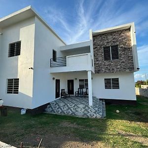 Willa Seabreeze Manor Basseterre Exterior photo