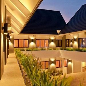 Maesa Hotel Ponorogo Exterior photo