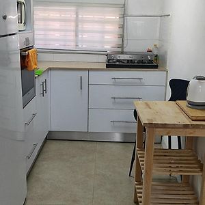 Apartament דירה פרטית מהממת מוארת. ממוזגת מרוהטת ומקסימה Beersheba Exterior photo