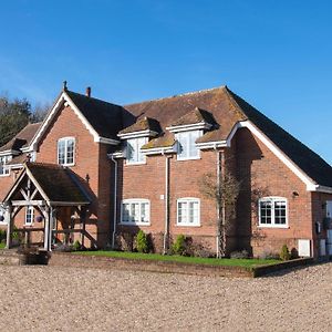 Willa Langford Farmhouse - New Forest National Park Luxury 4Bd, Hot Tub, Cinema, 10 Acres Bartley Exterior photo