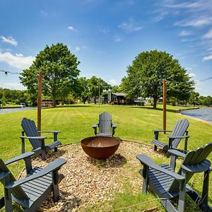 Cedar Creek Home With Boat Lift, Fire Pit And Views! Gun Barrel City Exterior photo