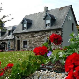 Willa Maison Confortable A Saint Laurent De Cuves Avec Jardin Exterior photo