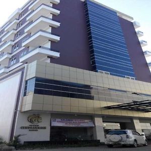 Grand Cendrawasih Hotel Makasar Exterior photo