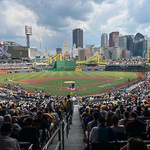 Apartament Sweeping Stadium Views 24-7 Valet Gym Lounge Roku Pittsburgh Exterior photo