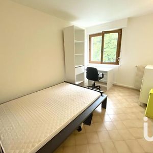 Apartament Chambre Lit Double Proche Toutes Commodites Et Gare Courcouronnes Exterior photo