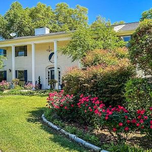 Spacious Madisonville Estate With Grill And Pond Views Exterior photo
