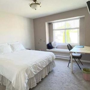 A Nice Room Near Vancouver Downtown And Airport Exterior photo