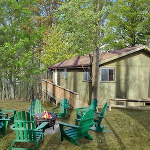 Willa Cabin W Hot Tub, Indoor Pool / Gym Access, & Wifi Hedgesville Exterior photo