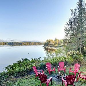 Sprawling Riverside Retreat With Hottub & Sauna Luskville Exterior photo