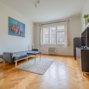 Spacious Central Budget-Friendly Apartment By Rentez Praga Exterior photo