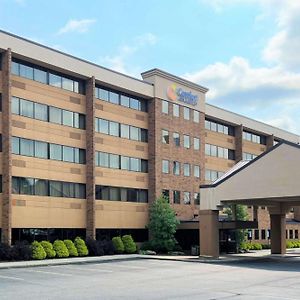 Comfort Inn & Suites Wadsworth Exterior photo