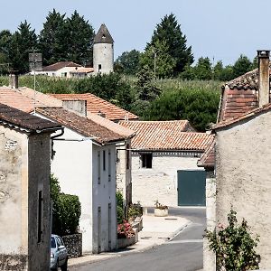 Bed and Breakfast Studio Loubes Bernac Exterior photo