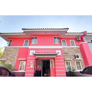 Surya Inn Syariah Cikarang Redpartner Bekasi Exterior photo