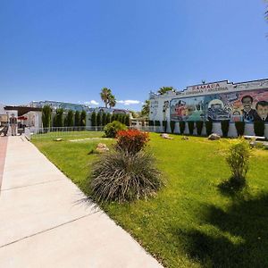 Hotel Ramada By Wyndham Kingman Exterior photo