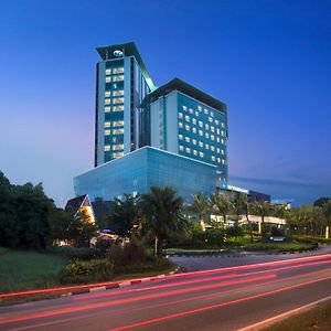 Hotel Wyndham Panbil Batam Exterior photo