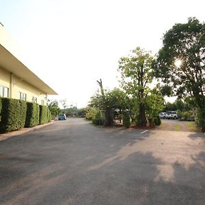 Hotel Amphawaree Samut Songkhram Exterior photo