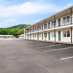 Rodeway Inn Gorham Exterior photo