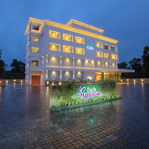 Hotel Park Residency Puthuppally Putuppalli Exterior photo