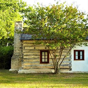 Willa Pioneer Log Cabin Fredericksburg Exterior photo