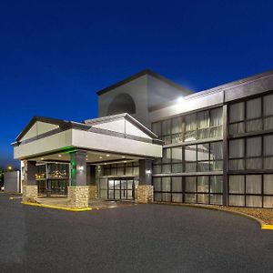 Hotel Wingate By Wyndham Kansas City Exterior photo