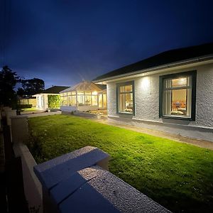 Alton Villa, Sleeps 12, Great For Families, Undercover Hotub & Games Room Newmilns Exterior photo