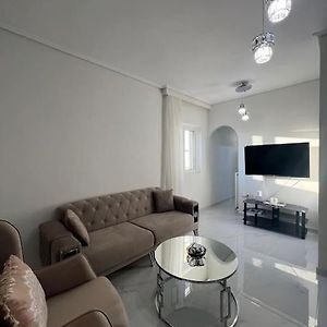 Modern And Comfortable Apartment 5Km From Center Ateny Exterior photo