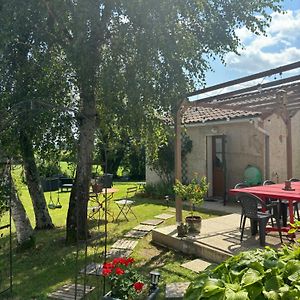 Apartament Studio En Auvergne Le Ruisseau Saint-Priest-Bramefant Exterior photo