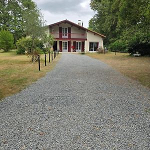 Willa Maison Au Calme Avec Piscine Vertheuil-en-Médoc Exterior photo