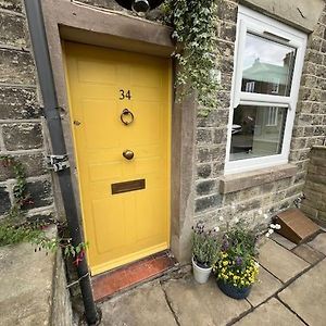 Willa The Yellow Door To The Peaks Bollington Exterior photo