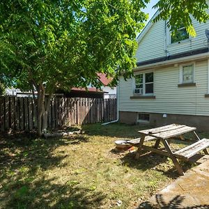 Modern 3 Bdr Homeapt Mins To Notlwineriesfalls Sainte-Catherine Exterior photo