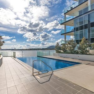 Apartament Lakeside 1-Bed With Courtyard Pool Gym & Parking Kingston Exterior photo