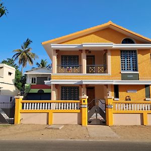 Rooms In Orange Homestay Tańdźawur Exterior photo