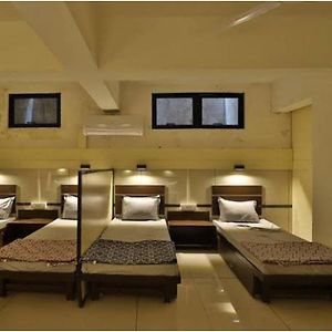 Hotel Night-Halt-Dormitory Ahmadabad Exterior photo