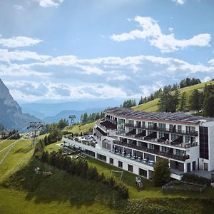 Hotel Como Alpina Dolomites Seiser Alm Exterior photo