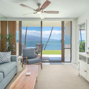 Willa Oceanfront Oasis - Renovated Summer Of 2023 Wailuku Exterior photo