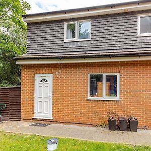 Apartament Beautiful Flat In Morden Near Wimbledon Exterior photo