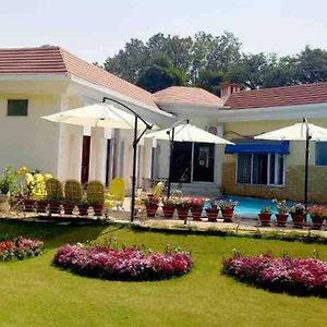 Willa Riviera Cloud Farmhouse Manesar Exterior photo