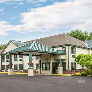 Econo Lodge Glens Falls - Lake George Exterior photo