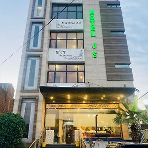 Hotel Js Dera Bassi Exterior photo