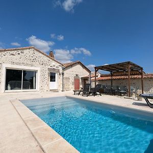 Willa Maison Familiale Avec Piscine Privee Et Jardin Pour 11 Pers - Fr-1-653-265 Magnac-Lavalette-Villars Exterior photo