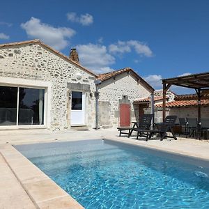 Willa Maison Familiale Avec Piscine Privee Et Grand Jardin - Fr-1-653-266 Magnac-Lavalette-Villars Exterior photo