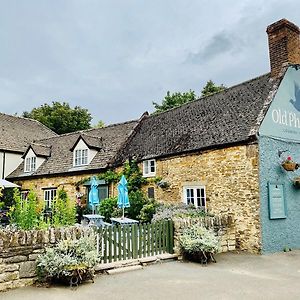 Hotel The Old Pheasant Glaston Exterior photo